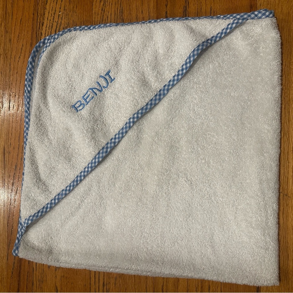 White Hooded personalized Baby Towel with name "Benji"